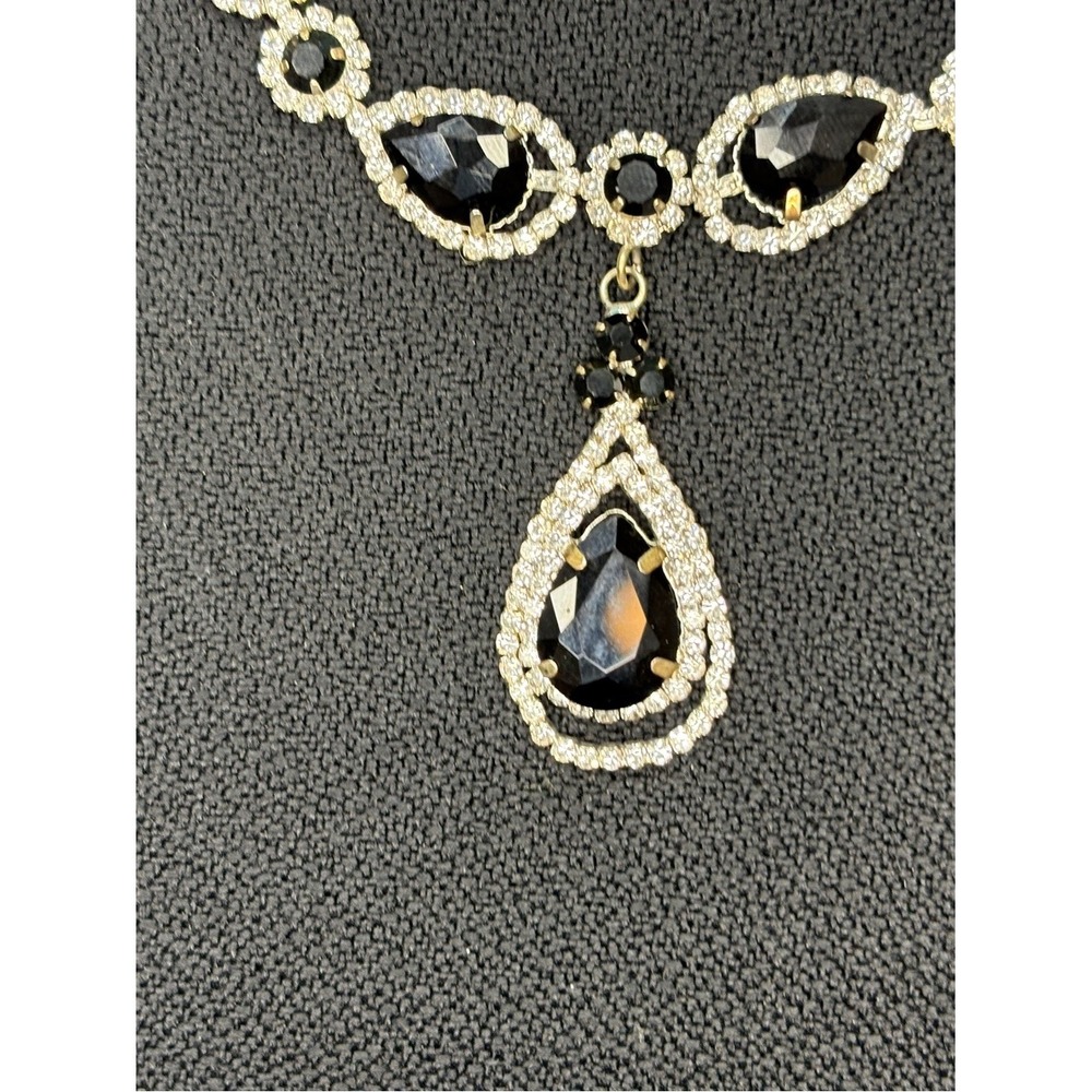 Elegant Black Teardrop Crystal Necklace and Earrings Set - Picture 3 of 13